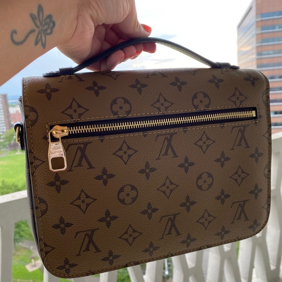 **SOLD** Louis Vuitton Pochette Métis Reverse Mono - Picture 2 of 6